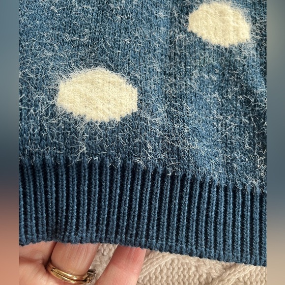 SALE! Romeo + Juliet Fuzzy Blue & White Polka Dot Sweater Women’s Size Large - Picture 9 of 13